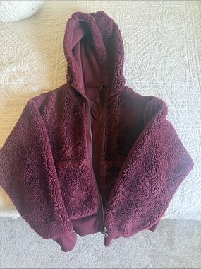 Athleta reversible plush Hooded Sherpa Jacket in Deep Burgundy women’s medium